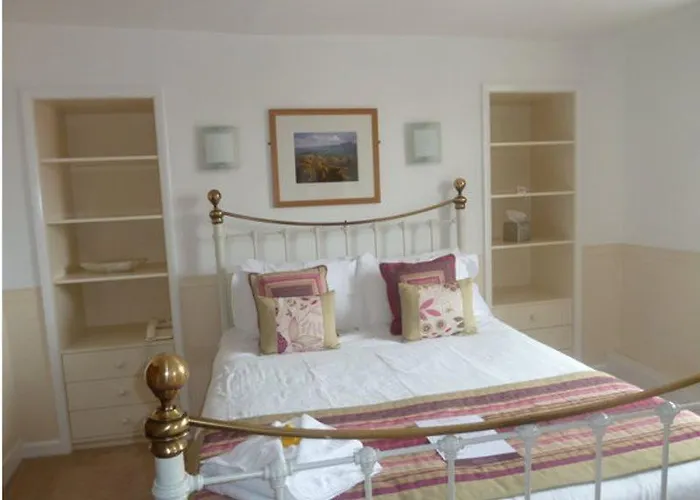 Oyo The Leven Hotell 3*