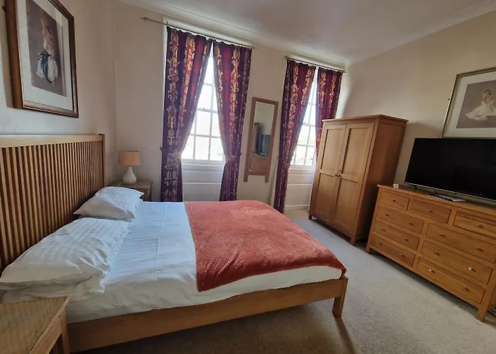 Oyo The Leven Hotell