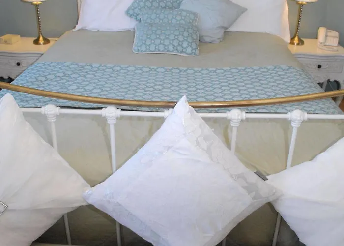 Oyo The Leven Hotell