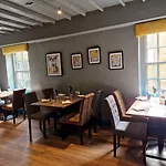 Oyo The Leven Hotel 3*