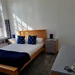Hotel Oyo The Leven 3*
