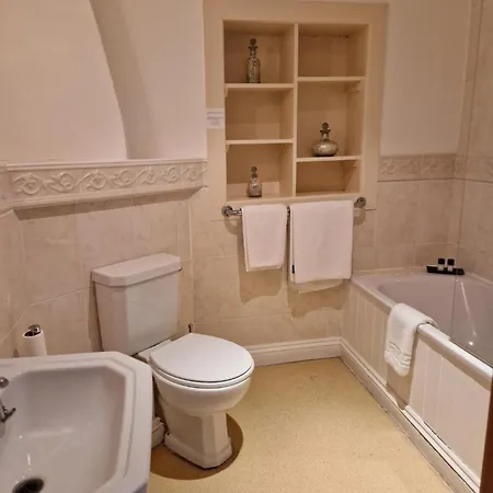 Hotel Oyo The Leven