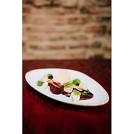 Oyo The Leven Hotel 3*