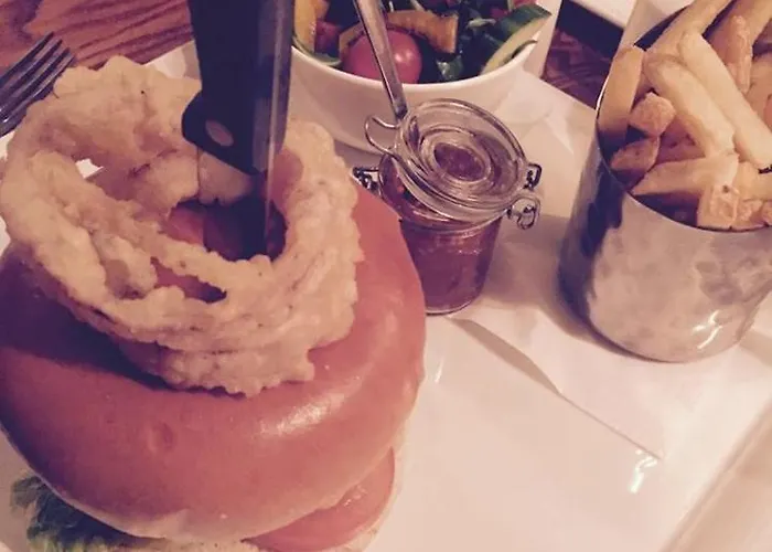 Oyo The Leven 3* ستوكيسلي